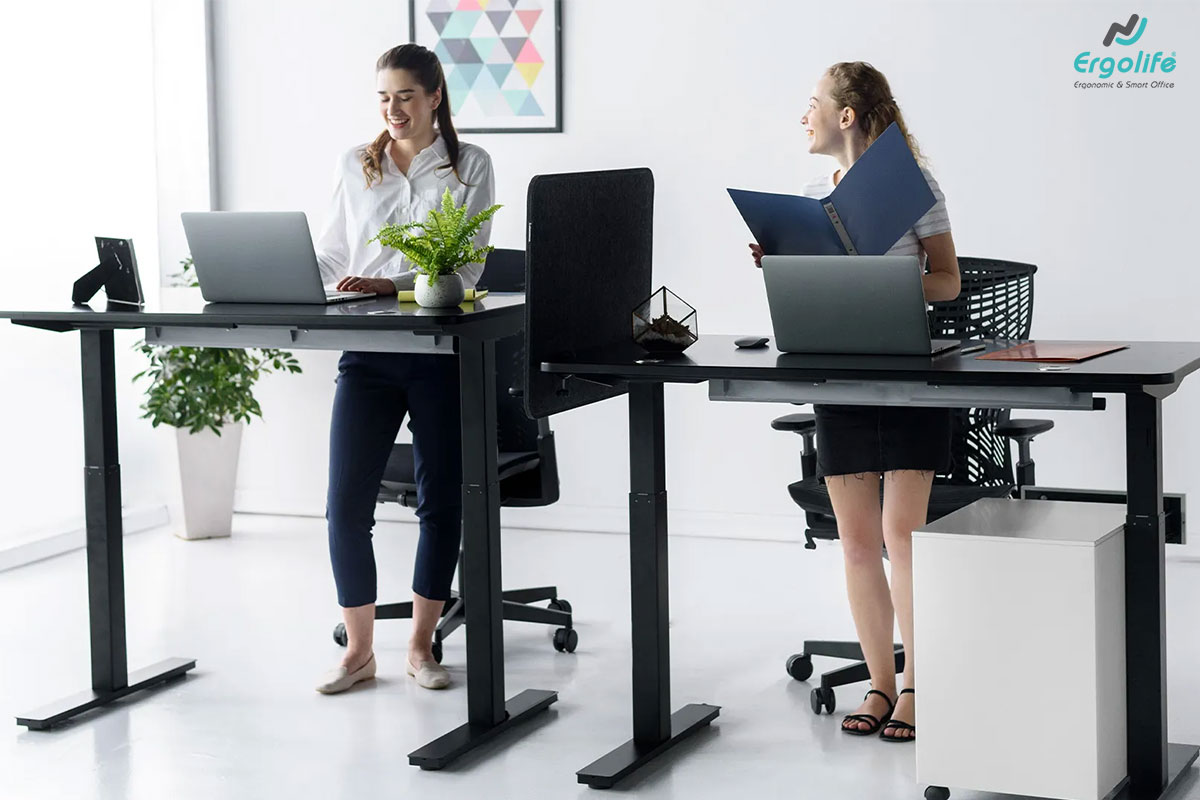 Bàn làm việc điều chỉnh độ cao – Cứu tinh cho cơ thể dân văn phòng